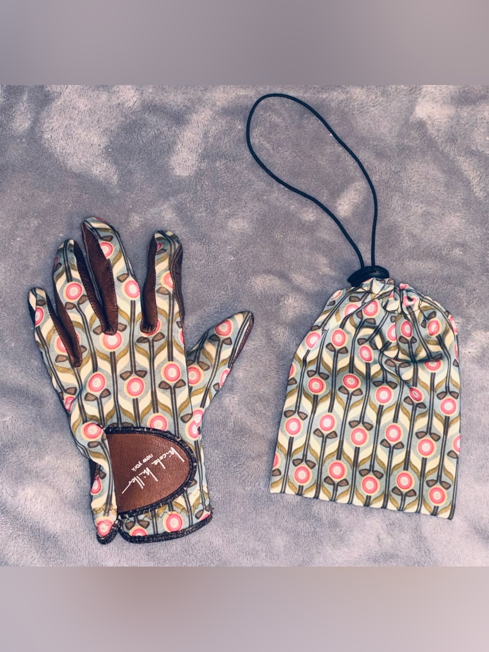 Nicole Miller Women’s Small Golf Glove with Matching Storage Bag